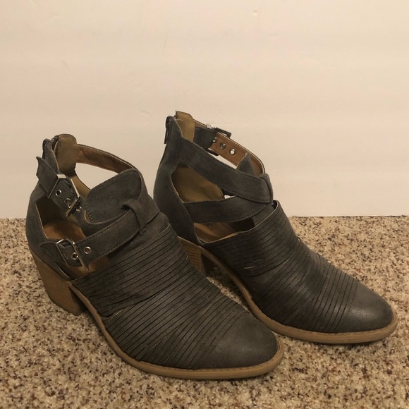 Qupid Shoes - Charcoal gray textured booties